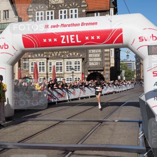 06.10.2024 - 19. swb-Marathon Bremen Luisa Fischer http://msf.ph/oto/7367283 06.10.2024 10:27:30 Ziel 8349 meine-sportfotos.de