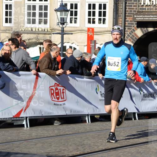 06.10.2024 - 19. swb-Marathon Bremen Strokosch-Dieckow http://msf.ph/oto/7367293 06.10.2024 10:40:44 Ziel 8120, 8180, 8220, 8383, 8390, 8544, 9052 meine-sportfotos.de