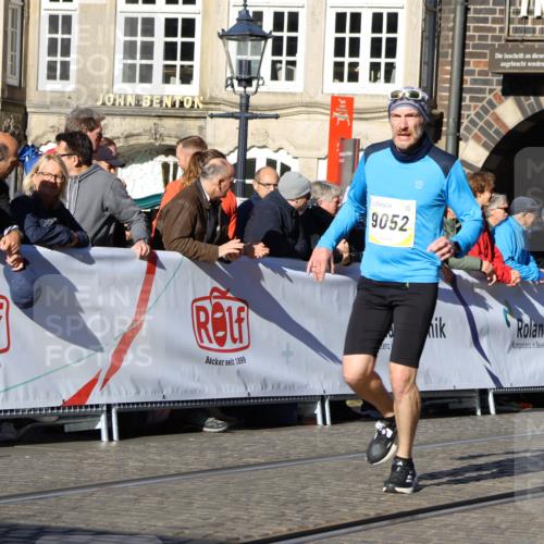 06.10.2024 - 19. swb-Marathon Bremen Strokosch-Dieckow http://msf.ph/oto/7367323 06.10.2024 10:40:44 Ziel 8120, 8180, 8220, 8383, 8390, 8544, 9052 meine-sportfotos.de