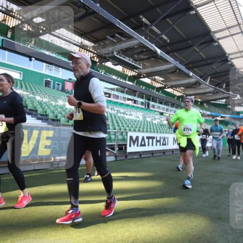 06.10.2024 - 19. swb-Marathon Bremen Yannick Fuchs http://msf.ph/oto/7367332 06.10.2024 10:38:35 Laufen im Stadion 7068, 7079, 7173, 7248, 7301, 7336, 7348, 7359, 7455, 7517, 7527, 7589, 7592, 7593, 7705, 7791, 7836, 7845, 7933, 7949, 7952, 8126, 8134, 8136, 8149, 8164, 8165, 8247, 8420, 8422, 8455, 8518, 8519, 8563, 8590, 8591, 8684, 8690, 8714, 8758, 8866, 8876, 8880, 8916, 8926, 8930, 8944, 9062, 9127, 9876 meine-sportfotos.de