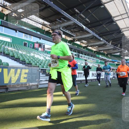 06.10.2024 - 19. swb-Marathon Bremen Yannick Fuchs http://msf.ph/oto/7367350 06.10.2024 10:38:36 Laufen im Stadion 7068, 7079, 7173, 7248, 7301, 7336, 7348, 7359, 7455, 7517, 7527, 7589, 7592, 7593, 7705, 7791, 7836, 7845, 7933, 7949, 7952, 8126, 8128, 8134, 8136, 8149, 8164, 8165, 8247, 8420, 8422, 8455, 8518, 8519, 8563, 8590, 8591, 8684, 8690, 8714, 8758, 8866, 8876, 8880, 8916, 8926, 8930, 8944, 9062, 9127, 9876 meine-sportfotos.de