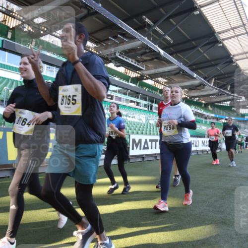 06.10.2024 - 19. swb-Marathon Bremen Yannick Fuchs http://msf.ph/oto/7367413 06.10.2024 10:38:40 Laufen im Stadion 7068, 7079, 7115, 7173, 7219, 7248, 7301, 7311, 7336, 7359, 7455, 7517, 7527, 7589, 7592, 7593, 7705, 7791, 7836, 7845, 7933, 7949, 7952, 8126, 8128, 8134, 8135, 8136, 8149, 8164, 8165, 8247, 8420, 8422, 8518, 8519, 8563, 8590, 8591, 8684, 8690, 8714, 8758, 8866, 8876, 8880, 8916, 8930, 8944, 9062, 9113, 9876 meine-sportfotos.de