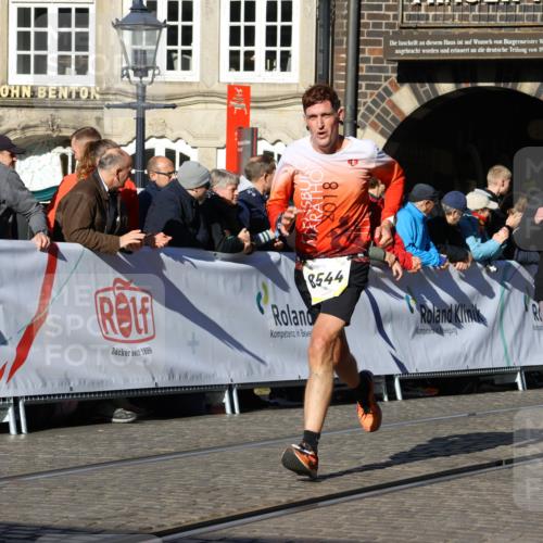 06.10.2024 - 19. swb-Marathon Bremen Strokosch-Dieckow http://msf.ph/oto/7367419 06.10.2024 10:40:46 Ziel 8120, 8180, 8383, 8544, 8642, 9052 meine-sportfotos.de