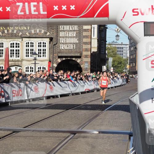 06.10.2024 - 19. swb-Marathon Bremen Luisa Fischer http://msf.ph/oto/7367443 06.10.2024 10:28:33 Ziel 9125 meine-sportfotos.de