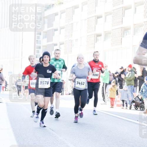 06.10.2024 - 19. swb-Marathon Bremen Matties Gatica Varas http://msf.ph/oto/7367449 06.10.2024 10:42:53 Laufen 7214, 185, 2027, 885, 8578, 55, 26, 7452, 9080, 111, 1 meine-sportfotos.de