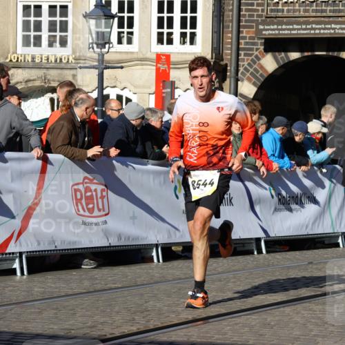 06.10.2024 - 19. swb-Marathon Bremen Strokosch-Dieckow http://msf.ph/oto/7367455 06.10.2024 10:40:46 Ziel 8120, 8180, 8383, 8544, 8642, 9052 meine-sportfotos.de
