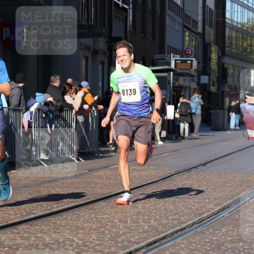 06.10.2024 - 19. swb-Marathon Bremen Strokosch-Dieckow http://msf.ph/oto/7367495 06.10.2024 10:33:42 Laufen 7190, 8139, 8423, 8543, 8735, 8750, 8938 meine-sportfotos.de