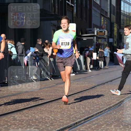 06.10.2024 - 19. swb-Marathon Bremen Strokosch-Dieckow http://msf.ph/oto/7367506 06.10.2024 10:33:43 Laufen 7190, 8139, 8423, 8543, 8735, 8750, 8938 meine-sportfotos.de