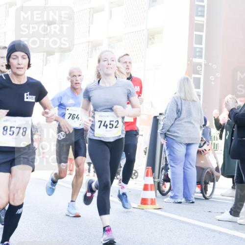 06.10.2024 - 19. swb-Marathon Bremen Matties Gatica Varas http://msf.ph/oto/7367517 06.10.2024 10:42:55 Laufen 8578, 764, 7452, 55 meine-sportfotos.de
