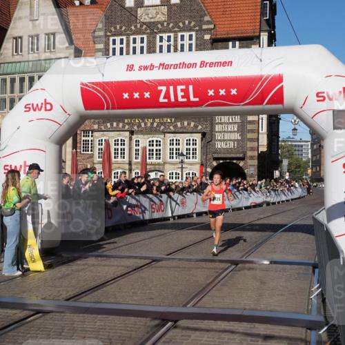 06.10.2024 - 19. swb-Marathon Bremen Luisa Fischer http://msf.ph/oto/7367539 06.10.2024 10:28:35 Ziel 9125 meine-sportfotos.de