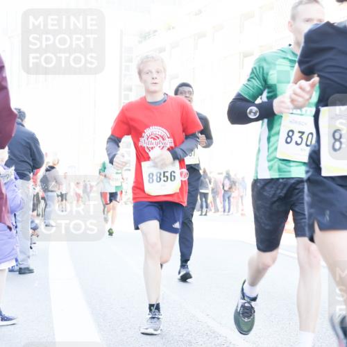 06.10.2024 - 19. swb-Marathon Bremen Matties Gatica Varas http://msf.ph/oto/7367544 06.10.2024 10:42:56 Laufen 8185, 8856, 830, 8 meine-sportfotos.de