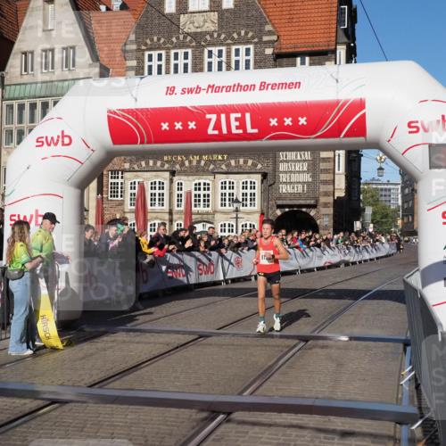 06.10.2024 - 19. swb-Marathon Bremen Luisa Fischer http://msf.ph/oto/7367552 06.10.2024 10:28:35 Ziel 9125 meine-sportfotos.de