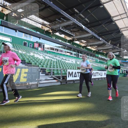 06.10.2024 - 19. swb-Marathon Bremen Yannick Fuchs http://msf.ph/oto/7367558 06.10.2024 10:38:56 Laufen im Stadion 7043, 7068, 7115, 7173, 7219, 7248, 7311, 7324, 7331, 7336, 7359, 7517, 7589, 7592, 7593, 7780, 7781, 7868, 7934, 7952, 8064, 8126, 8128, 8135, 8247, 8353, 8420, 8422, 8518, 8519, 8563, 8590, 8591, 8684, 8734, 8758, 8795, 8855, 8866, 8872, 8930, 8950, 9011, 9062, 9113 meine-sportfotos.de