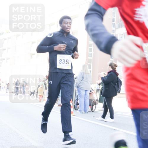 06.10.2024 - 19. swb-Marathon Bremen Matties Gatica Varas http://msf.ph/oto/7367585 06.10.2024 10:42:57 Laufen 8351 meine-sportfotos.de