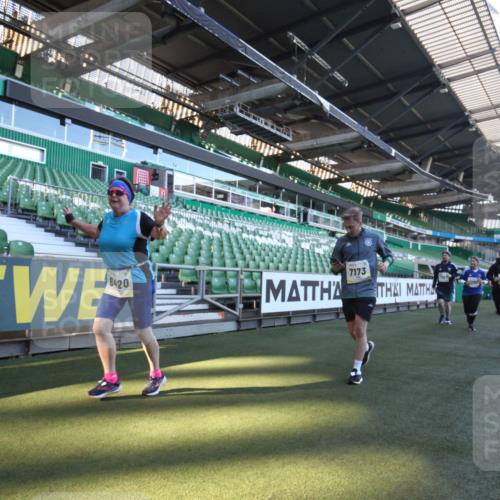 06.10.2024 - 19. swb-Marathon Bremen Yannick Fuchs http://msf.ph/oto/7367618 06.10.2024 10:39:01 Laufen im Stadion 7043, 7115, 7173, 7219, 7248, 7311, 7324, 7331, 7336, 7359, 7517, 7589, 7592, 7593, 7780, 7781, 7868, 7934, 7952, 8064, 8126, 8128, 8135, 8247, 8353, 8420, 8453, 8518, 8519, 8563, 8587, 8684, 8734, 8758, 8795, 8855, 8866, 8872, 8930, 8950, 9011, 9113 meine-sportfotos.de