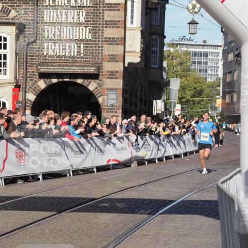 06.10.2024 - 19. swb-Marathon Bremen Luisa Fischer http://msf.ph/oto/7367620 06.10.2024 10:29:13 Ziel 7498 meine-sportfotos.de