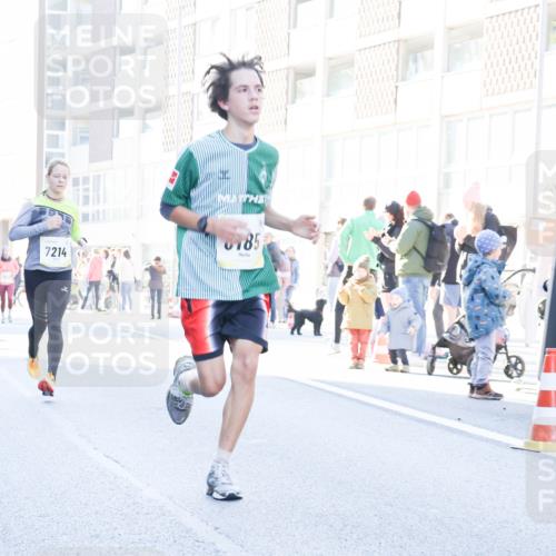 06.10.2024 - 19. swb-Marathon Bremen Matties Gatica Varas http://msf.ph/oto/7367636 06.10.2024 10:42:59 Laufen 185, 7214 meine-sportfotos.de