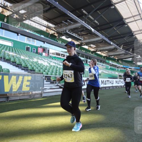 06.10.2024 - 19. swb-Marathon Bremen Yannick Fuchs http://msf.ph/oto/7367655 06.10.2024 10:39:04 Laufen im Stadion 7043, 7115, 7173, 7219, 7248, 7311, 7324, 7331, 7336, 7359, 7517, 7589, 7592, 7593, 7780, 7781, 7868, 7934, 7952, 8064, 8126, 8128, 8135, 8247, 8353, 8420, 8453, 8563, 8587, 8684, 8734, 8758, 8795, 8855, 8866, 8872, 8881, 8950, 9011, 9113 meine-sportfotos.de
