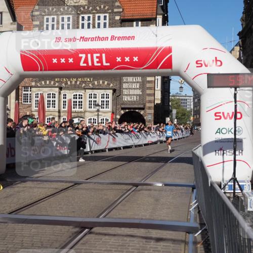 06.10.2024 - 19. swb-Marathon Bremen Luisa Fischer http://msf.ph/oto/7367662 06.10.2024 10:29:14 Ziel 7498 meine-sportfotos.de