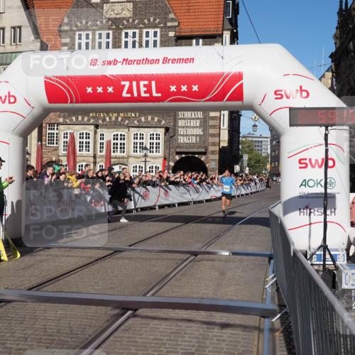 06.10.2024 - 19. swb-Marathon Bremen Luisa Fischer http://msf.ph/oto/7367681 06.10.2024 10:29:15 Ziel 7498 meine-sportfotos.de