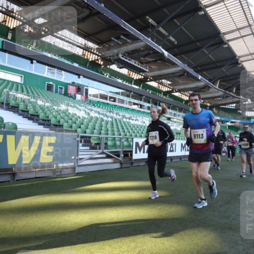 06.10.2024 - 19. swb-Marathon Bremen Yannick Fuchs http://msf.ph/oto/7367687 06.10.2024 10:39:06 Laufen im Stadion 7043, 7115, 7173, 7219, 7248, 7311, 7324, 7331, 7359, 7517, 7589, 7592, 7593, 7780, 7781, 7868, 7934, 7952, 8064, 8126, 8128, 8135, 8247, 8353, 8420, 8453, 8563, 8587, 8684, 8734, 8758, 8795, 8855, 8866, 8872, 8881, 8950, 9011, 9113 meine-sportfotos.de