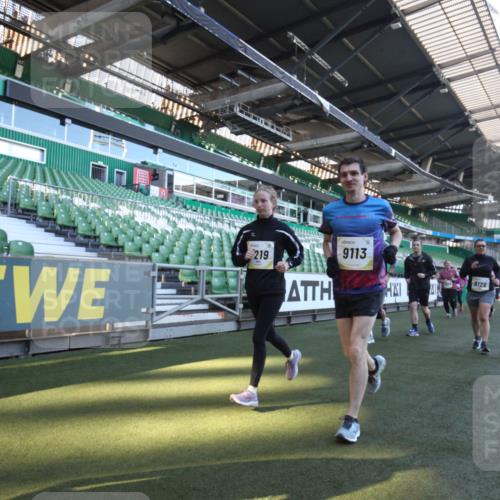 06.10.2024 - 19. swb-Marathon Bremen Yannick Fuchs http://msf.ph/oto/7367696 06.10.2024 10:39:06 Laufen im Stadion 7043, 7115, 7173, 7219, 7248, 7311, 7324, 7331, 7359, 7517, 7589, 7592, 7593, 7780, 7781, 7868, 7934, 7952, 8064, 8126, 8128, 8135, 8247, 8353, 8420, 8453, 8563, 8587, 8684, 8734, 8758, 8795, 8855, 8866, 8872, 8881, 8950, 9011, 9113 meine-sportfotos.de