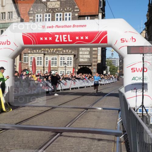 06.10.2024 - 19. swb-Marathon Bremen Luisa Fischer http://msf.ph/oto/7367701 06.10.2024 10:29:15 Ziel 7498 meine-sportfotos.de