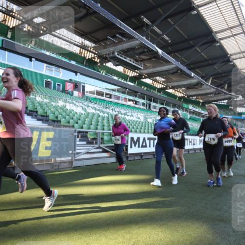 06.10.2024 - 19. swb-Marathon Bremen Yannick Fuchs http://msf.ph/oto/7367757 06.10.2024 10:39:11 Laufen im Stadion 7043, 7115, 7173, 7219, 7311, 7324, 7331, 7517, 7589, 7592, 7593, 7780, 7781, 7868, 7934, 8064, 8126, 8128, 8135, 8247, 8353, 8420, 8453, 8587, 8684, 8734, 8795, 8855, 8866, 8872, 8881, 8950, 9011, 9113 meine-sportfotos.de