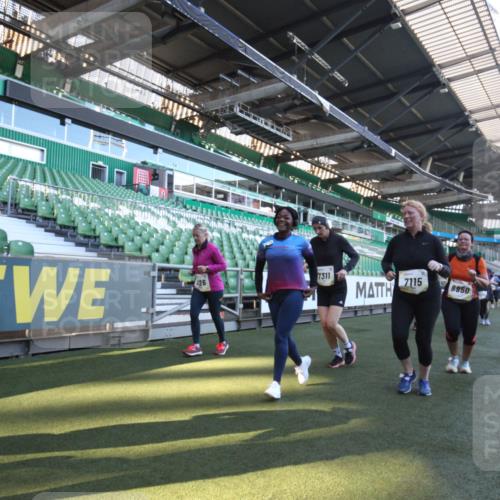 06.10.2024 - 19. swb-Marathon Bremen Yannick Fuchs http://msf.ph/oto/7367772 06.10.2024 10:39:12 Laufen im Stadion 7043, 7115, 7173, 7219, 7311, 7324, 7331, 7517, 7592, 7593, 7780, 7781, 7868, 7934, 8064, 8126, 8128, 8135, 8247, 8353, 8420, 8453, 8587, 8684, 8734, 8795, 8855, 8866, 8872, 8881, 8950, 9011, 9113 meine-sportfotos.de