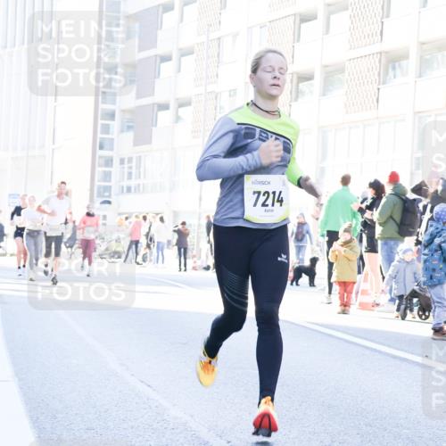 06.10.2024 - 19. swb-Marathon Bremen Matties Gatica Varas http://msf.ph/oto/7367784 06.10.2024 10:43:01 Laufen 3060, 7214 meine-sportfotos.de