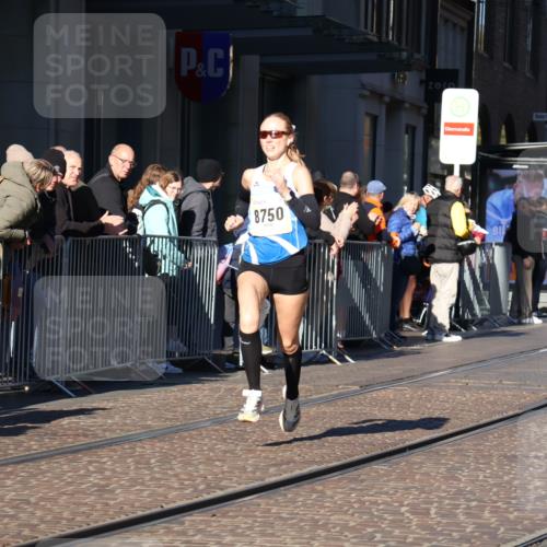06.10.2024 - 19. swb-Marathon Bremen Strokosch-Dieckow http://msf.ph/oto/7367793 06.10.2024 10:33:58 Laufen 7190, 8531, 8655, 8750 meine-sportfotos.de