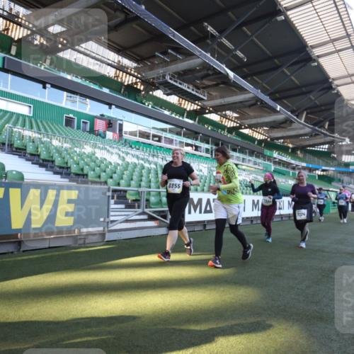 06.10.2024 - 19. swb-Marathon Bremen Yannick Fuchs http://msf.ph/oto/7367808 06.10.2024 10:39:14 Laufen im Stadion 7043, 7115, 7173, 7219, 7311, 7324, 7331, 7517, 7592, 7593, 7780, 7781, 7868, 7934, 7948, 7960, 8064, 8126, 8128, 8135, 8247, 8353, 8420, 8453, 8587, 8684, 8734, 8795, 8855, 8872, 8881, 8950, 9011, 9113 meine-sportfotos.de