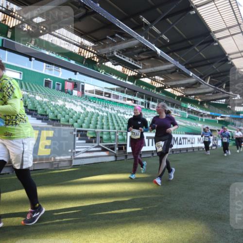 06.10.2024 - 19. swb-Marathon Bremen Yannick Fuchs http://msf.ph/oto/7367820 06.10.2024 10:39:16 Laufen im Stadion 7043, 7115, 7151, 7173, 7219, 7311, 7324, 7331, 7517, 7592, 7593, 7780, 7781, 7868, 7934, 7948, 7960, 8064, 8110, 8126, 8128, 8135, 8247, 8353, 8453, 8587, 8734, 8795, 8855, 8872, 8881, 8950, 9011, 9113 meine-sportfotos.de