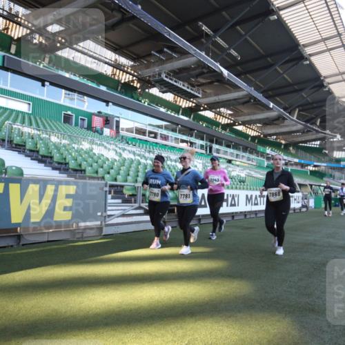 06.10.2024 - 19. swb-Marathon Bremen Yannick Fuchs http://msf.ph/oto/7367833 06.10.2024 10:39:20 Laufen im Stadion 7043, 7115, 7151, 7219, 7311, 7324, 7331, 7780, 7781, 7868, 7934, 7948, 7960, 8064, 8110, 8128, 8135, 8249, 8353, 8453, 8587, 8734, 8795, 8855, 8872, 8881, 8950, 9011, 9113 meine-sportfotos.de