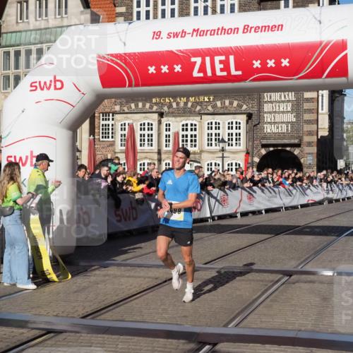 06.10.2024 - 19. swb-Marathon Bremen Luisa Fischer http://msf.ph/oto/7367835 06.10.2024 10:29:17 Ziel 7498 meine-sportfotos.de