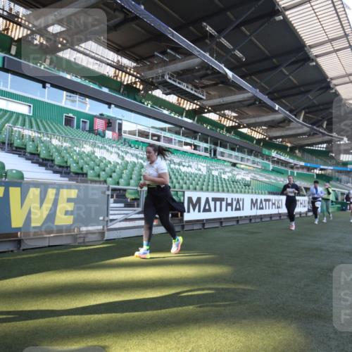 06.10.2024 - 19. swb-Marathon Bremen Yannick Fuchs http://msf.ph/oto/7367881 06.10.2024 10:39:22 Laufen im Stadion 7043, 7151, 7219, 7311, 7324, 7331, 7780, 7781, 7868, 7922, 7934, 7948, 7960, 8064, 8110, 8249, 8279, 8353, 8453, 8587, 8734, 8795, 8855, 8872, 8881, 8950, 9011, 9113 meine-sportfotos.de