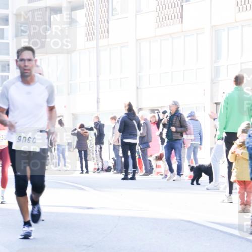 06.10.2024 - 19. swb-Marathon Bremen Matties Gatica Varas http://msf.ph/oto/7367896 06.10.2024 10:43:05 Laufen 32, 9060 meine-sportfotos.de