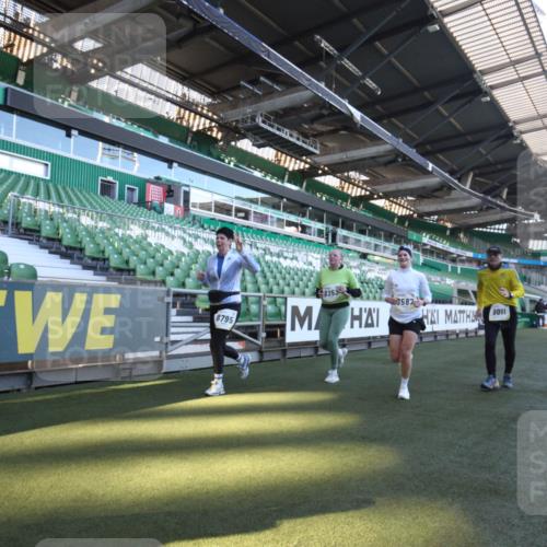 06.10.2024 - 19. swb-Marathon Bremen Yannick Fuchs http://msf.ph/oto/7367910 06.10.2024 10:39:26 Laufen im Stadion 7043, 7151, 7324, 7331, 7695, 7780, 7781, 7868, 7922, 7948, 7960, 8110, 8127, 8249, 8279, 8353, 8453, 8587, 8734, 8795, 8855, 8872, 8881, 9011, 9101, 9111 meine-sportfotos.de