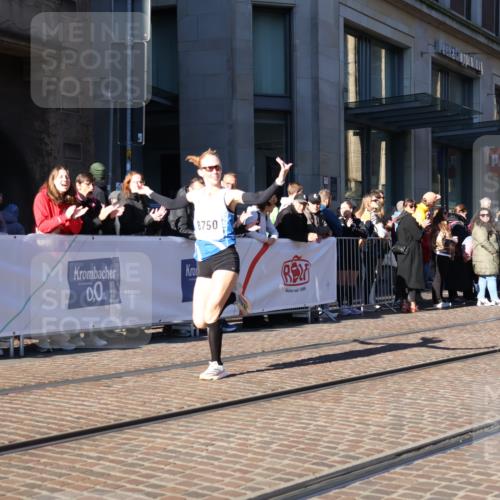 06.10.2024 - 19. swb-Marathon Bremen Strokosch-Dieckow http://msf.ph/oto/7367912 06.10.2024 10:34:00 Laufen 7190, 8531, 8655, 8750 meine-sportfotos.de