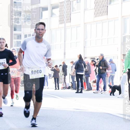 06.10.2024 - 19. swb-Marathon Bremen Matties Gatica Varas http://msf.ph/oto/7367922 06.10.2024 10:43:05 Laufen 801, 783, 9060 meine-sportfotos.de