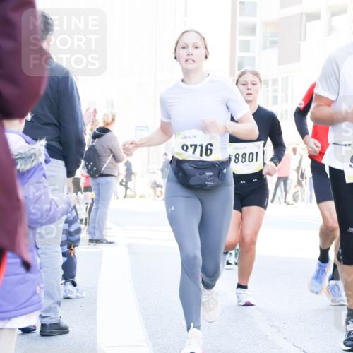 06.10.2024 - 19. swb-Marathon Bremen Matties Gatica Varas http://msf.ph/oto/7367954 06.10.2024 10:43:06 Laufen 9716, 8801 meine-sportfotos.de