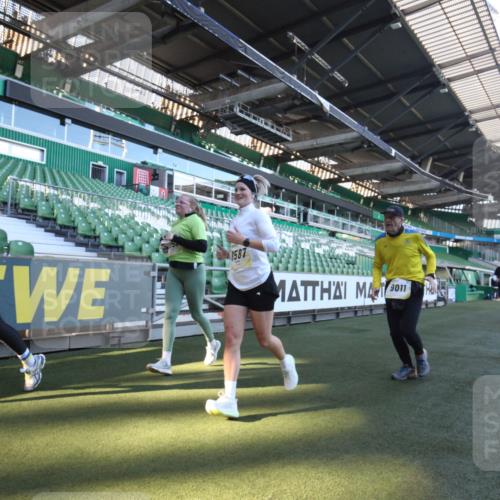 06.10.2024 - 19. swb-Marathon Bremen Yannick Fuchs http://msf.ph/oto/7367956 06.10.2024 10:39:27 Laufen im Stadion 7043, 7151, 7324, 7331, 7695, 7780, 7781, 7868, 7922, 7948, 7960, 8110, 8127, 8249, 8279, 8353, 8453, 8587, 8734, 8795, 8855, 8872, 8881, 9011, 9101, 9111 meine-sportfotos.de