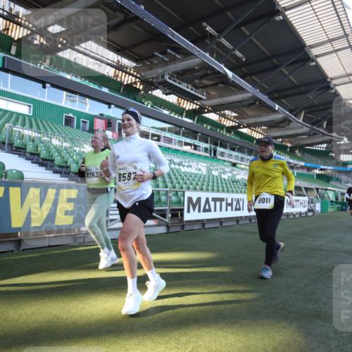 06.10.2024 - 19. swb-Marathon Bremen Yannick Fuchs http://msf.ph/oto/7367963 06.10.2024 10:39:28 Laufen im Stadion 7043, 7151, 7324, 7331, 7347, 7695, 7780, 7781, 7868, 7922, 7948, 7960, 8110, 8127, 8249, 8279, 8353, 8453, 8587, 8795, 8872, 8881, 9011, 9101, 9111 meine-sportfotos.de