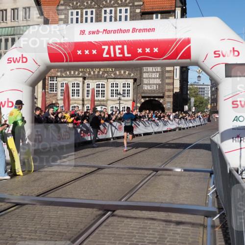 06.10.2024 - 19. swb-Marathon Bremen Luisa Fischer http://msf.ph/oto/7367967 06.10.2024 10:29:31 Ziel 8559 meine-sportfotos.de