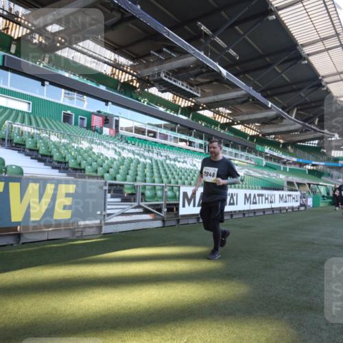 06.10.2024 - 19. swb-Marathon Bremen Yannick Fuchs http://msf.ph/oto/7367976 06.10.2024 10:39:43 Laufen im Stadion 7010, 7151, 7322, 7347, 7624, 7695, 7707, 7796, 7799, 7922, 7948, 7960, 8110, 8127, 8249, 8279, 8375, 8505, 8587, 8632, 8773, 8873, 8881, 8909, 8910, 8911, 9101, 9111 meine-sportfotos.de