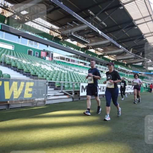 06.10.2024 - 19. swb-Marathon Bremen Yannick Fuchs http://msf.ph/oto/7367982 06.10.2024 10:39:48 Laufen im Stadion 7010, 7151, 7322, 7347, 7519, 7624, 7695, 7707, 7796, 7799, 7913, 7922, 7948, 7960, 8110, 8127, 8249, 8279, 8375, 8505, 8632, 8773, 8850, 8873, 8881, 8909, 8910, 8911, 9098, 9101, 9111 meine-sportfotos.de