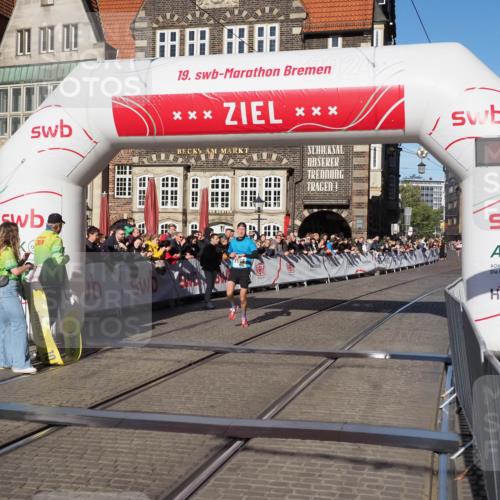 06.10.2024 - 19. swb-Marathon Bremen Luisa Fischer http://msf.ph/oto/7368008 06.10.2024 10:29:31 Ziel 8559 meine-sportfotos.de