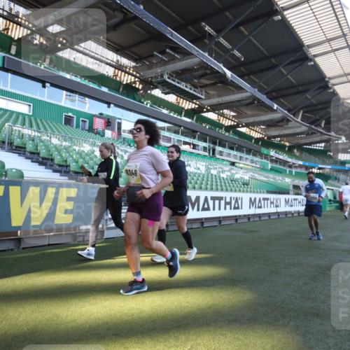 06.10.2024 - 19. swb-Marathon Bremen Yannick Fuchs http://msf.ph/oto/7368020 06.10.2024 10:39:51 Laufen im Stadion 7010, 7151, 7322, 7347, 7519, 7624, 7695, 7707, 7796, 7799, 7913, 7922, 7948, 7960, 8110, 8127, 8249, 8279, 8375, 8505, 8632, 8773, 8850, 8873, 8909, 8910, 8911, 9098, 9101, 9111 meine-sportfotos.de