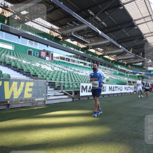 06.10.2024 - 19. swb-Marathon Bremen Yannick Fuchs http://msf.ph/oto/7368030 06.10.2024 10:39:53 Laufen im Stadion 7010, 7151, 7322, 7347, 7519, 7624, 7695, 7707, 7796, 7799, 7913, 7922, 7948, 7960, 8110, 8127, 8249, 8279, 8375, 8505, 8632, 8773, 8850, 8873, 8909, 8910, 8911, 9098, 9101, 9111 meine-sportfotos.de