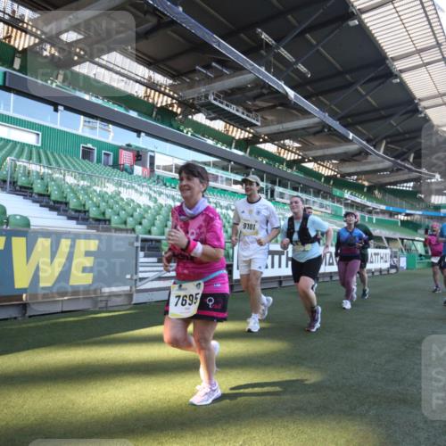 06.10.2024 - 19. swb-Marathon Bremen Yannick Fuchs http://msf.ph/oto/7368047 06.10.2024 10:39:58 Laufen im Stadion 7010, 7151, 7304, 7322, 7347, 7519, 7525, 7624, 7695, 7707, 7796, 7799, 7913, 7922, 7960, 8110, 8127, 8249, 8279, 8375, 8505, 8632, 8773, 8850, 8873, 8909, 8910, 8911, 9098, 9101, 9111 meine-sportfotos.de